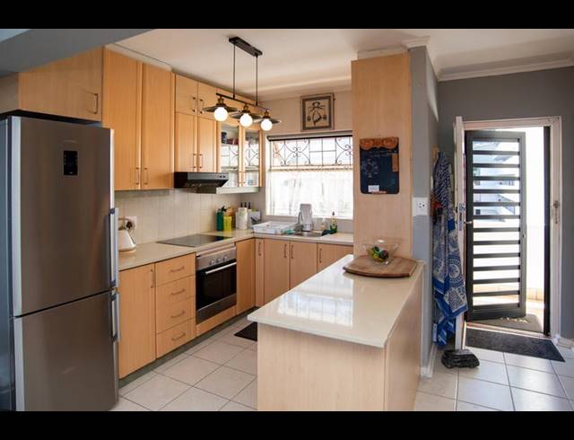 2 BEDROOM PROPERTY TO RENT IN SEA POINT